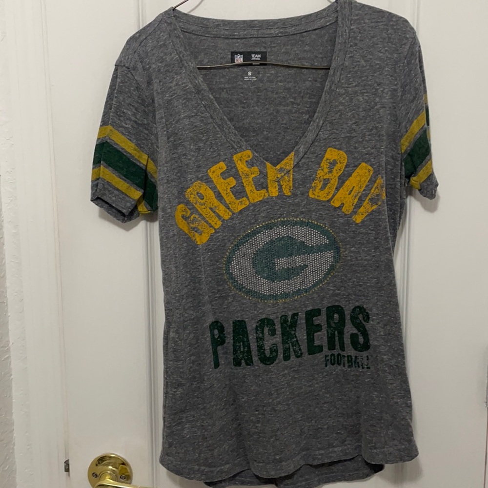 Green Bay Packers shirt. Jewel emblem.